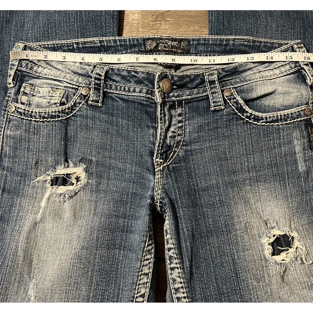 Silver Jeans Women's Pioneer Boot Low Rise Distressed Jeans Size 30/33 (32x33)